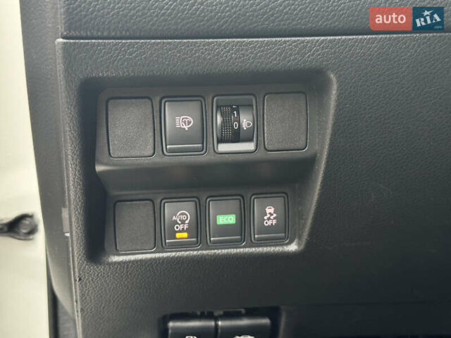 Белый Ниссан Кашкай, объемом двигателя 1.6 л и пробегом 121 тыс. км за 14999 $, фото 13 на Automoto.ua