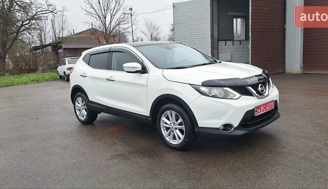 Белый Ниссан Кашкай, объемом двигателя 1.5 л и пробегом 134 тыс. км за 14900 $, фото 2 на Automoto.ua