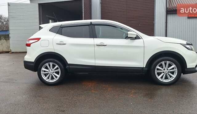 Белый Ниссан Кашкай, объемом двигателя 1.5 л и пробегом 134 тыс. км за 14900 $, фото 4 на Automoto.ua