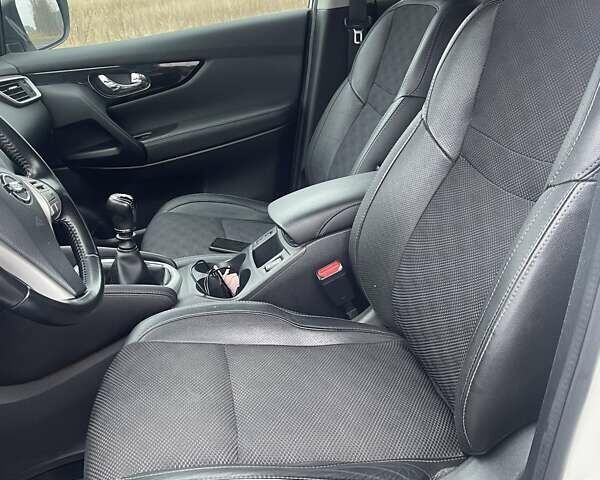 Белый Ниссан Кашкай, объемом двигателя 1.5 л и пробегом 190 тыс. км за 15999 $, фото 19 на Automoto.ua