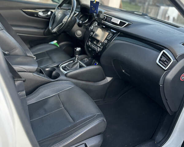 Білий Ніссан Кашкай, об'ємом двигуна 1.6 л та пробігом 270 тис. км за 14500 $, фото 4 на Automoto.ua