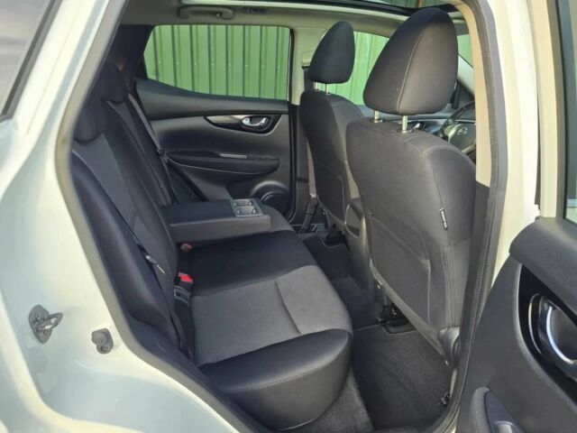 Белый Ниссан Кашкай, объемом двигателя 1.2 л и пробегом 70 тыс. км за 7800 $, фото 9 на Automoto.ua