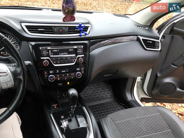 Білий Ніссан Кашкай, об'ємом двигуна 1.2 л та пробігом 138 тис. км за 12400 $, фото 61 на Automoto.ua