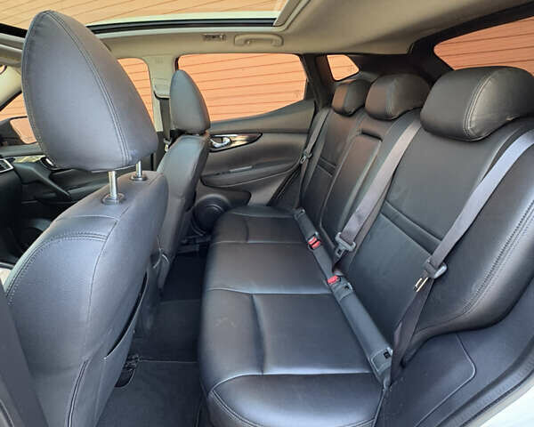 Белый Ниссан Кашкай, объемом двигателя 1.6 л и пробегом 155 тыс. км за 14999 $, фото 19 на Automoto.ua