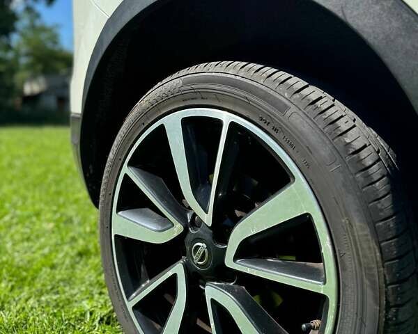 Білий Ніссан Кашкай, об'ємом двигуна 1.6 л та пробігом 197 тис. км за 17000 $, фото 5 на Automoto.ua