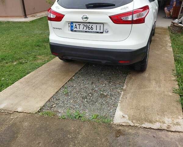 Білий Ніссан Кашкай, об'ємом двигуна 1.2 л та пробігом 164 тис. км за 13900 $, фото 6 на Automoto.ua