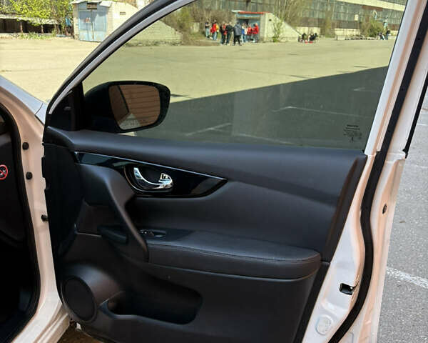 Белый Ниссан Кашкай, объемом двигателя 1.6 л и пробегом 155 тыс. км за 14999 $, фото 25 на Automoto.ua