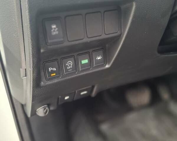 Білий Ніссан Кашкай, об'ємом двигуна 1.6 л та пробігом 280 тис. км за 15200 $, фото 2 на Automoto.ua