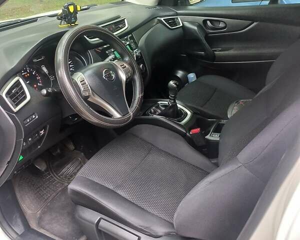 Білий Ніссан Кашкай, об'ємом двигуна 1.2 л та пробігом 117 тис. км за 13500 $, фото 12 на Automoto.ua