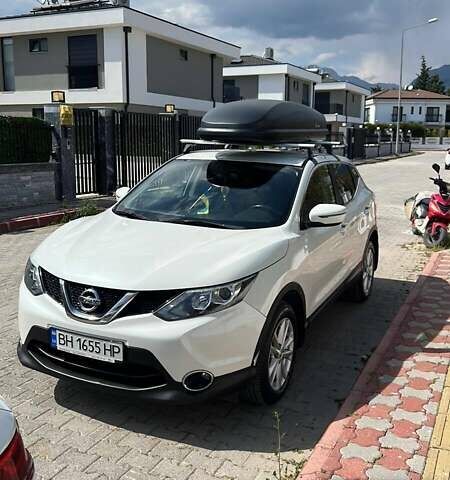 Белый Ниссан Кашкай, объемом двигателя 1.2 л и пробегом 80 тыс. км за 11000 $, фото 3 на Automoto.ua