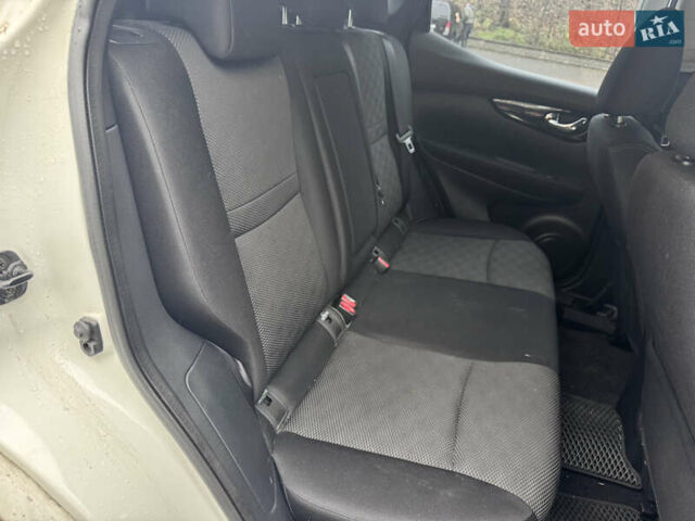 Белый Ниссан Кашкай, объемом двигателя 1.6 л и пробегом 121 тыс. км за 14999 $, фото 15 на Automoto.ua