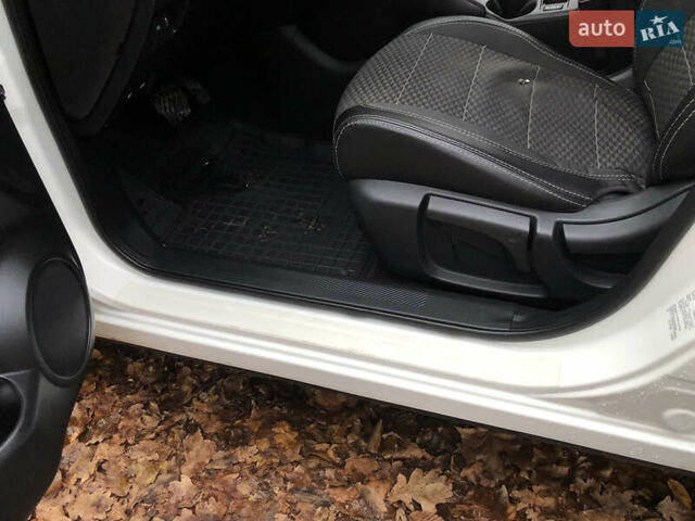 Білий Ніссан Кашкай, об'ємом двигуна 1.2 л та пробігом 138 тис. км за 12400 $, фото 53 на Automoto.ua