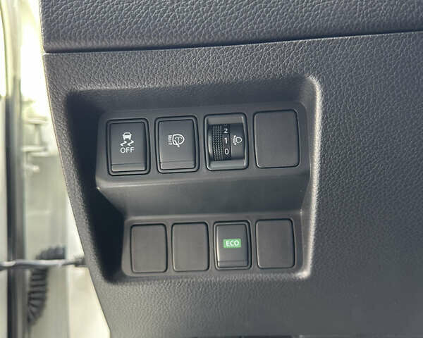 Білий Ніссан Кашкай, об'ємом двигуна 2 л та пробігом 124 тис. км за 15200 $, фото 25 на Automoto.ua