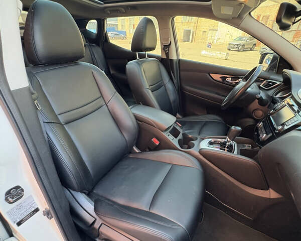 Белый Ниссан Кашкай, объемом двигателя 1.6 л и пробегом 155 тыс. км за 14999 $, фото 26 на Automoto.ua