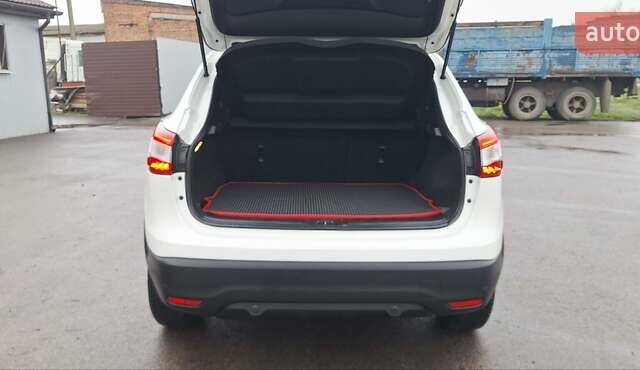 Белый Ниссан Кашкай, объемом двигателя 1.5 л и пробегом 134 тыс. км за 14900 $, фото 18 на Automoto.ua