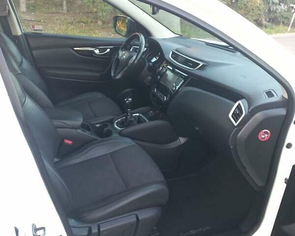 Білий Ніссан Кашкай, об'ємом двигуна 1.5 л та пробігом 229 тис. км за 15800 $, фото 39 на Automoto.ua