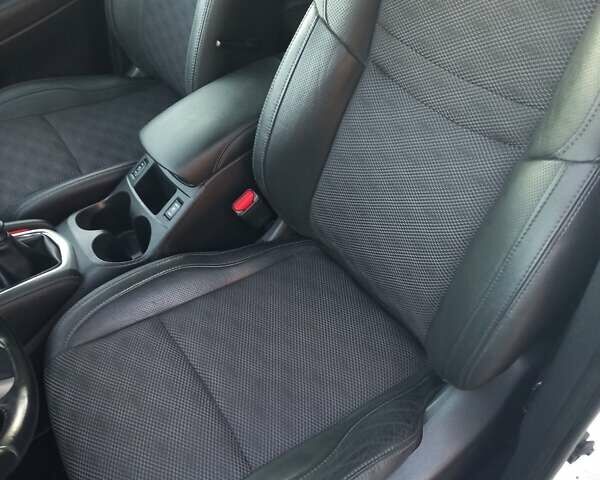 Білий Ніссан Кашкай, об'ємом двигуна 1.5 л та пробігом 229 тис. км за 15800 $, фото 45 на Automoto.ua
