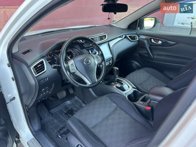 Белый Ниссан Кашкай, объемом двигателя 1.6 л и пробегом 146 тыс. км за 16200 $, фото 16 на Automoto.ua