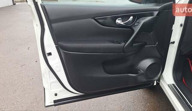 Белый Ниссан Кашкай, объемом двигателя 1.5 л и пробегом 134 тыс. км за 14900 $, фото 60 на Automoto.ua