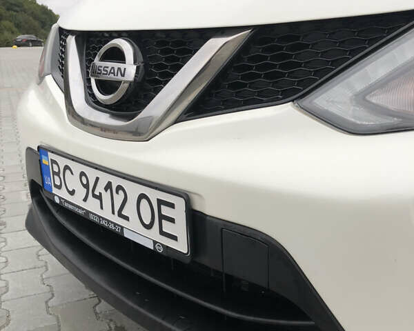 Белый Ниссан Кашкай, объемом двигателя 1.2 л и пробегом 132 тыс. км за 13500 $, фото 12 на Automoto.ua