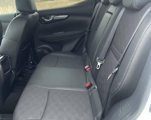 Белый Ниссан Кашкай, объемом двигателя 1.5 л и пробегом 190 тыс. км за 15999 $, фото 26 на Automoto.ua