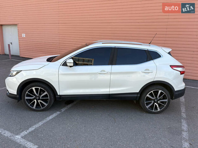 Белый Ниссан Кашкай, объемом двигателя 1.6 л и пробегом 155 тыс. км за 14999 $, фото 5 на Automoto.ua