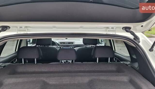 Белый Ниссан Кашкай, объемом двигателя 1.5 л и пробегом 134 тыс. км за 14900 $, фото 22 на Automoto.ua