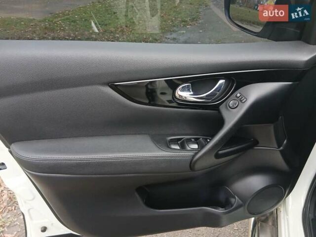 Белый Ниссан Кашкай, объемом двигателя 1.6 л и пробегом 175 тыс. км за 14800 $, фото 22 на Automoto.ua