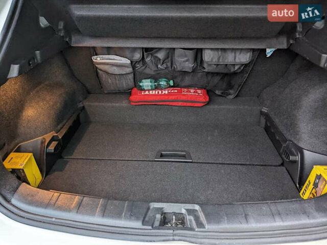 Белый Ниссан Кашкай, объемом двигателя 1.6 л и пробегом 167 тыс. км за 12999 $, фото 7 на Automoto.ua