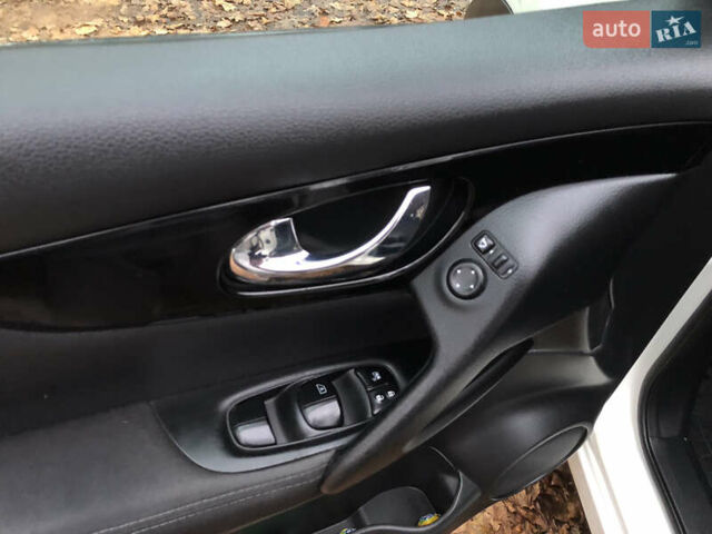 Білий Ніссан Кашкай, об'ємом двигуна 1.2 л та пробігом 138 тис. км за 12400 $, фото 54 на Automoto.ua