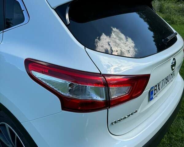 Білий Ніссан Кашкай, об'ємом двигуна 1.6 л та пробігом 197 тис. км за 17000 $, фото 6 на Automoto.ua
