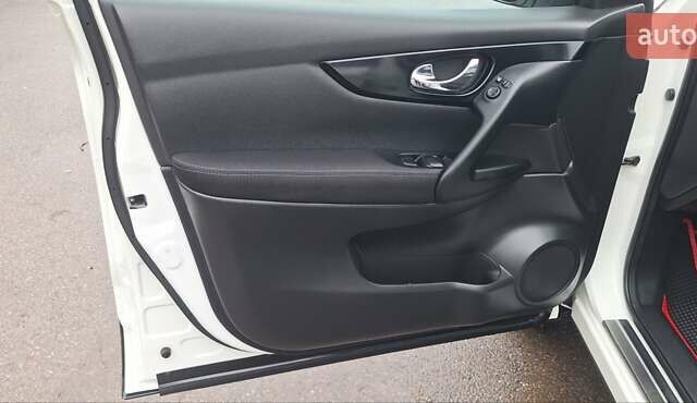 Белый Ниссан Кашкай, объемом двигателя 1.5 л и пробегом 134 тыс. км за 14900 $, фото 53 на Automoto.ua