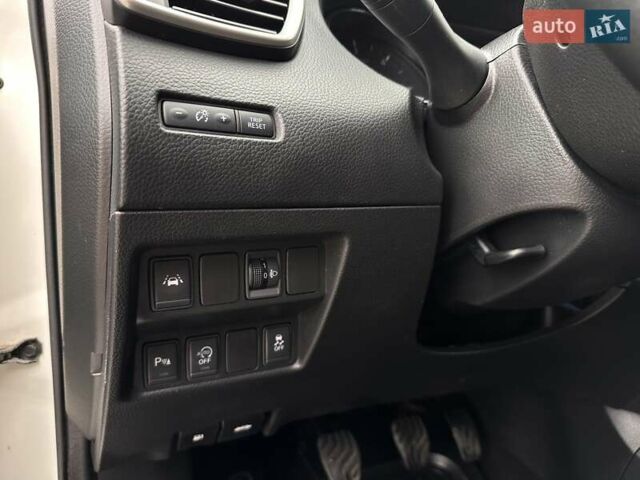 Білий Ніссан Кашкай, об'ємом двигуна 1.5 л та пробігом 217 тис. км за 13300 $, фото 25 на Automoto.ua