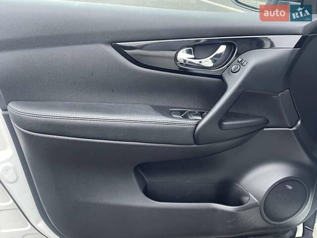 Белый Ниссан Кашкай, объемом двигателя 1.5 л и пробегом 190 тыс. км за 15999 $, фото 18 на Automoto.ua