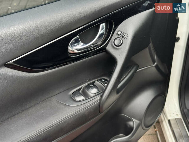 Белый Ниссан Кашкай, объемом двигателя 1.6 л и пробегом 121 тыс. км за 14999 $, фото 12 на Automoto.ua