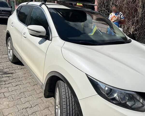 Белый Ниссан Кашкай, объемом двигателя 1.2 л и пробегом 80 тыс. км за 11000 $, фото 2 на Automoto.ua