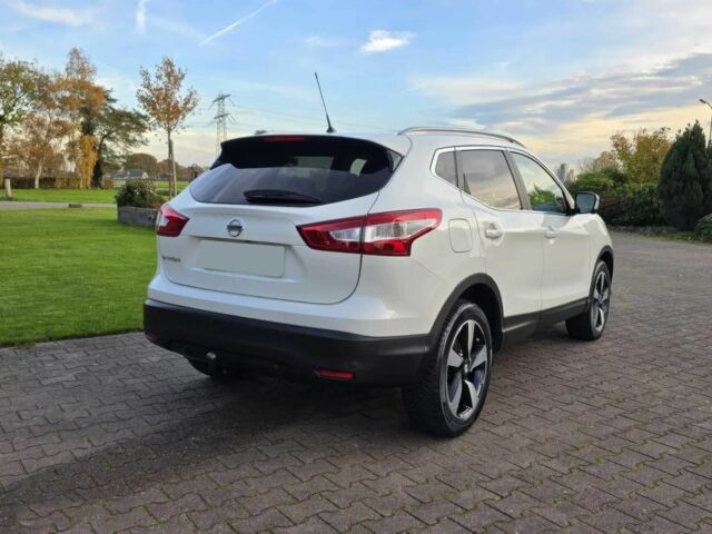 Белый Ниссан Кашкай, объемом двигателя 1.2 л и пробегом 70 тыс. км за 7800 $, фото 4 на Automoto.ua