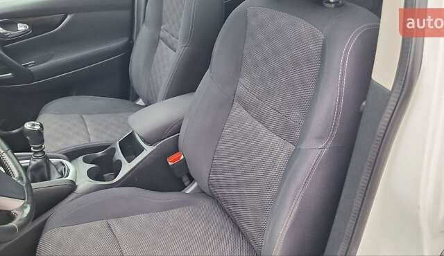 Белый Ниссан Кашкай, объемом двигателя 1.5 л и пробегом 134 тыс. км за 14900 $, фото 49 на Automoto.ua