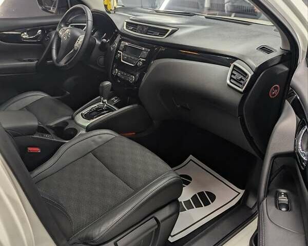 Ніссан Кашкай 2015 у Тернополі на Automoto.ua Білий Ніссан Кашкай, об'ємом двигуна 1.6 л та пробігом 73 тис. км за 16700 $, фото 28 на Automoto.ua
