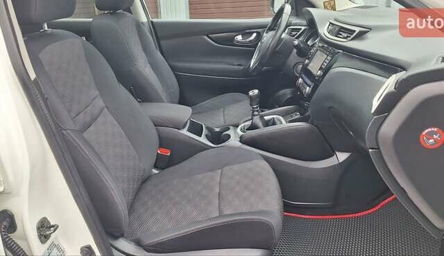 Белый Ниссан Кашкай, объемом двигателя 1.5 л и пробегом 134 тыс. км за 14900 $, фото 77 на Automoto.ua