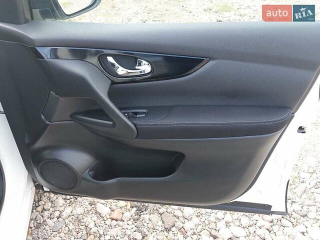 Білий Ніссан Кашкай, об'ємом двигуна 1.6 л та пробігом 143 тис. км за 16000 $, фото 12 на Automoto.ua