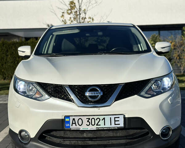 Белый Ниссан Кашкай, объемом двигателя 1.6 л и пробегом 205 тыс. км за 15500 $, фото 1 на Automoto.ua