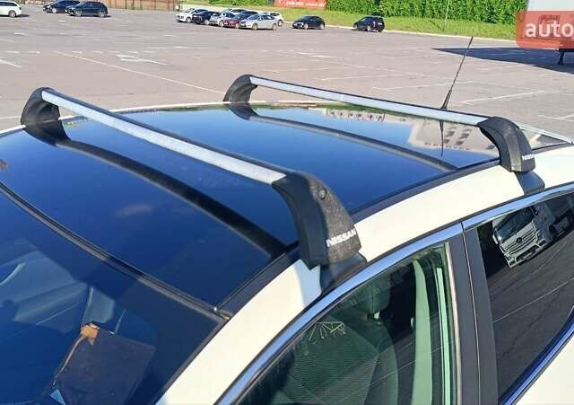 Белый Ниссан Кашкай, объемом двигателя 1.2 л и пробегом 128 тыс. км за 13800 $, фото 7 на Automoto.ua