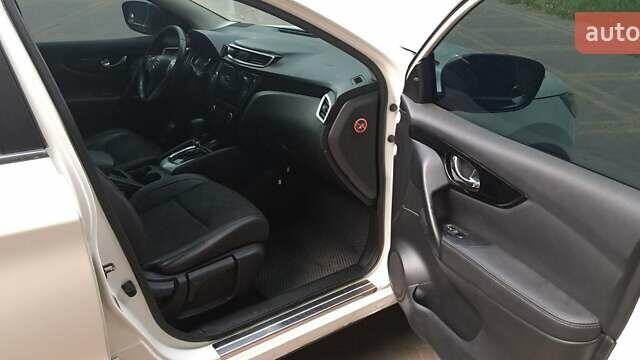 Білий Ніссан Кашкай, об'ємом двигуна 1.6 л та пробігом 285 тис. км за 15400 $, фото 3 на Automoto.ua