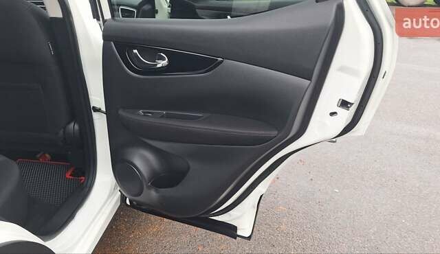 Белый Ниссан Кашкай, объемом двигателя 1.5 л и пробегом 134 тыс. км за 14900 $, фото 85 на Automoto.ua