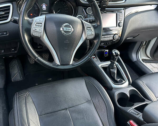 Білий Ніссан Кашкай, об'ємом двигуна 1.6 л та пробігом 270 тис. км за 14500 $, фото 8 на Automoto.ua