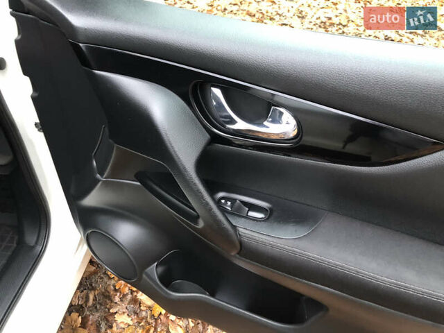 Білий Ніссан Кашкай, об'ємом двигуна 1.2 л та пробігом 138 тис. км за 12400 $, фото 35 на Automoto.ua