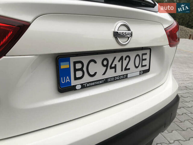 Белый Ниссан Кашкай, объемом двигателя 1.2 л и пробегом 132 тыс. км за 13500 $, фото 43 на Automoto.ua