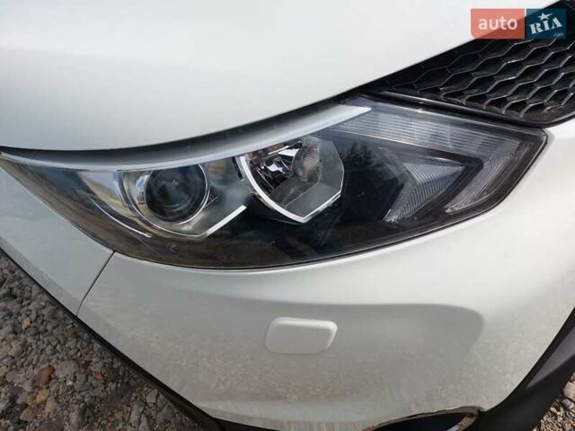 Білий Ніссан Кашкай, об'ємом двигуна 1.6 л та пробігом 143 тис. км за 16000 $, фото 24 на Automoto.ua