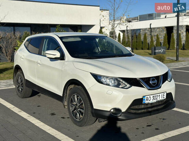 Белый Ниссан Кашкай, объемом двигателя 1.6 л и пробегом 205 тыс. км за 15500 $, фото 6 на Automoto.ua